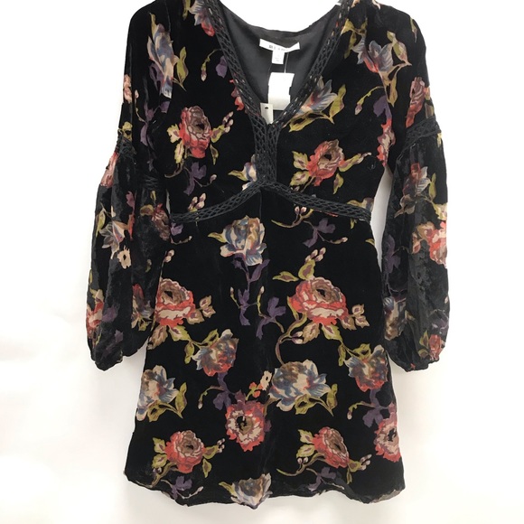 Short dress - Picture 1 of 3